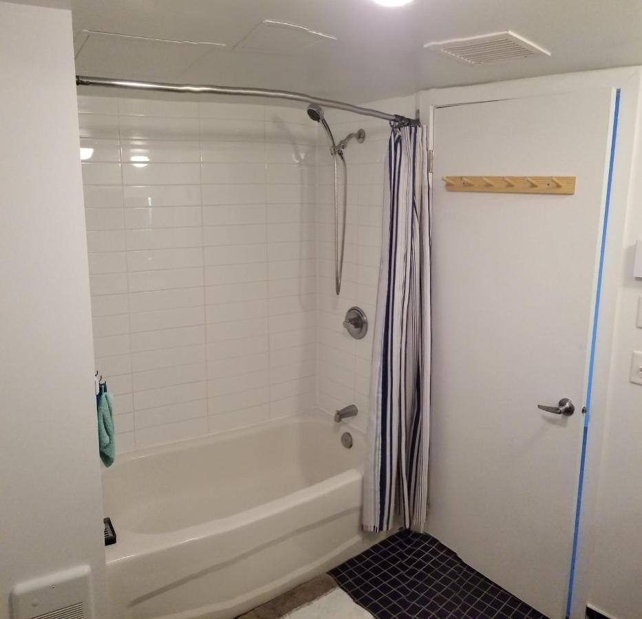 Very Nice, Clean And Quiet Double Room Next To Downtown Montréal Esterno foto